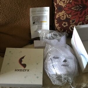 White LED Beauty Mask for Women - Brightening Skincare Mask